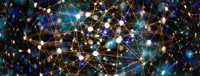 Netzwerk Weiße, hellblaue und dunkelblaue Punkte vor schwarzem Hintergrund, die mit goldenen Linien verbunden sind.